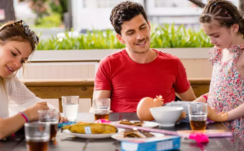 Famille au camping Les Sables du Midi
